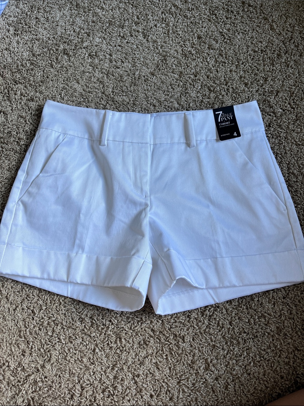 NWT New York & Company 4” Short